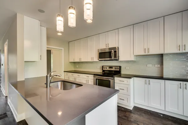 $4,147 | 3119 Lake Avenue, Unit E, Wilmette, IL 60091