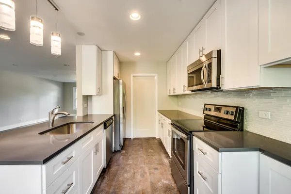 $4,147 | 3119 Lake Avenue, Unit E, Wilmette, IL 60091