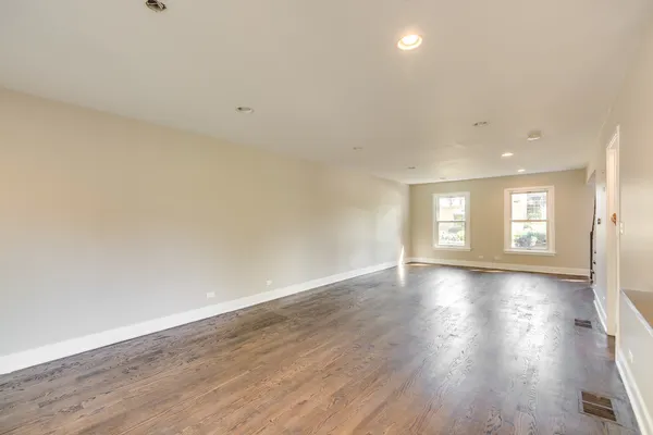 $4,147 | 3119 Lake Avenue, Unit E, Wilmette, IL 60091