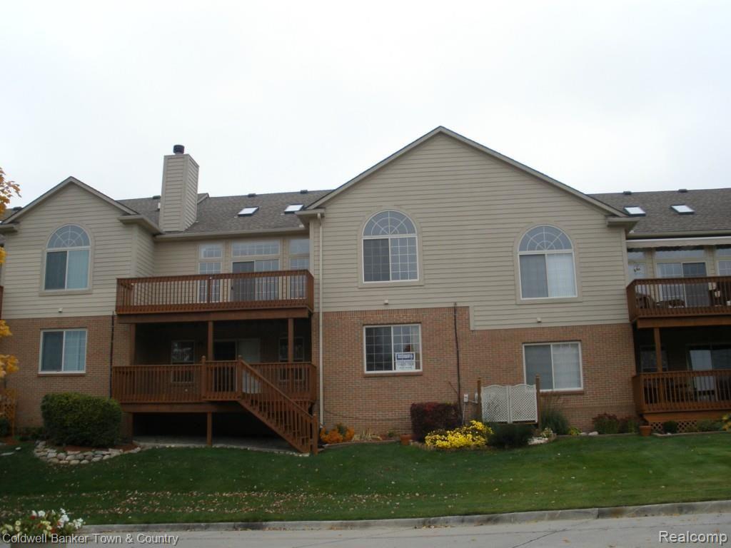 850 Ridgeside Drive, Unit 2 Milford, MI 48381 - Photo 19 of 20 PA160917.jpg
