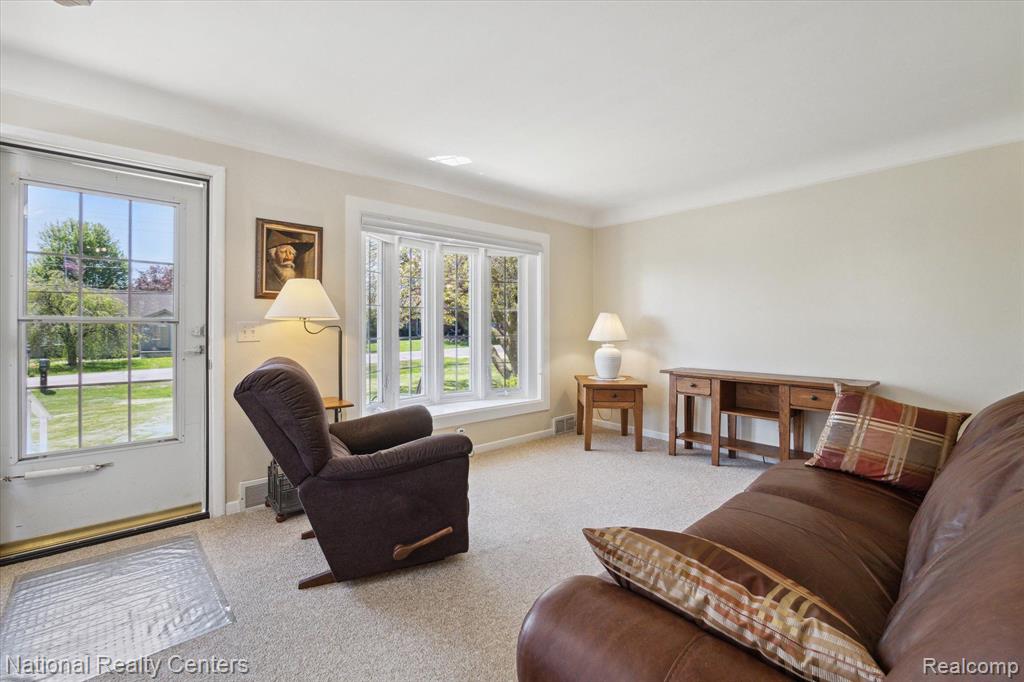 124 Wabash Road Rochester Hills, MI 48307 - Photo 6 of 33