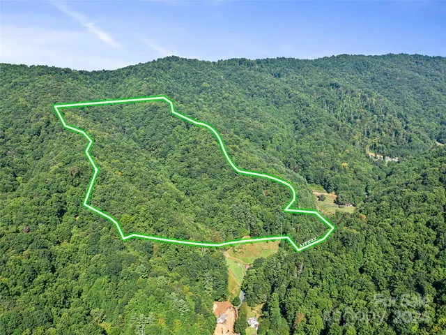 a view of a tennis court