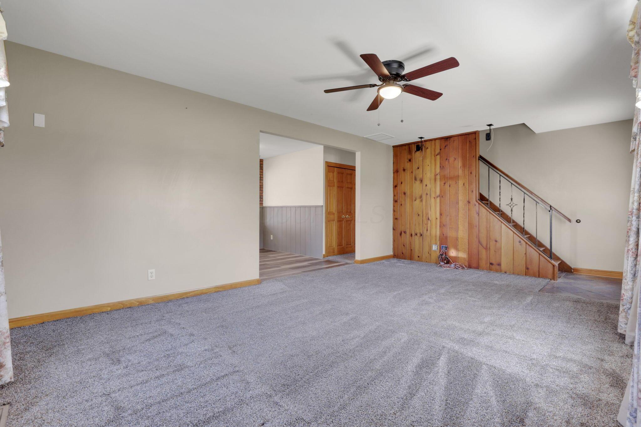 410 Sturbridge Road Columbus, OH 43228 - Photo 6 of 32 LivingRoom4