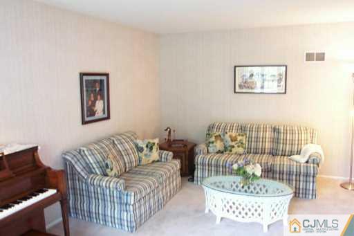 18 Boxwood Road Piscataway, NJ 08854 - Photo 2 of 7 Gallery Image 2