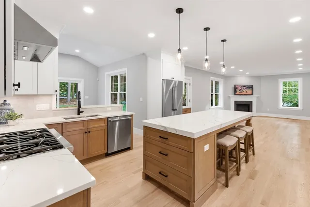 $2,290,000 | 12 Pleasant Street, Burlington, MA 01803