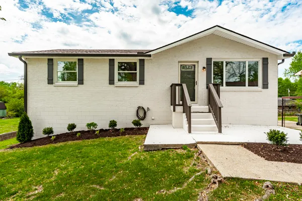 $269,900 | 709 Perry Drive, Springfield, TN 37172
