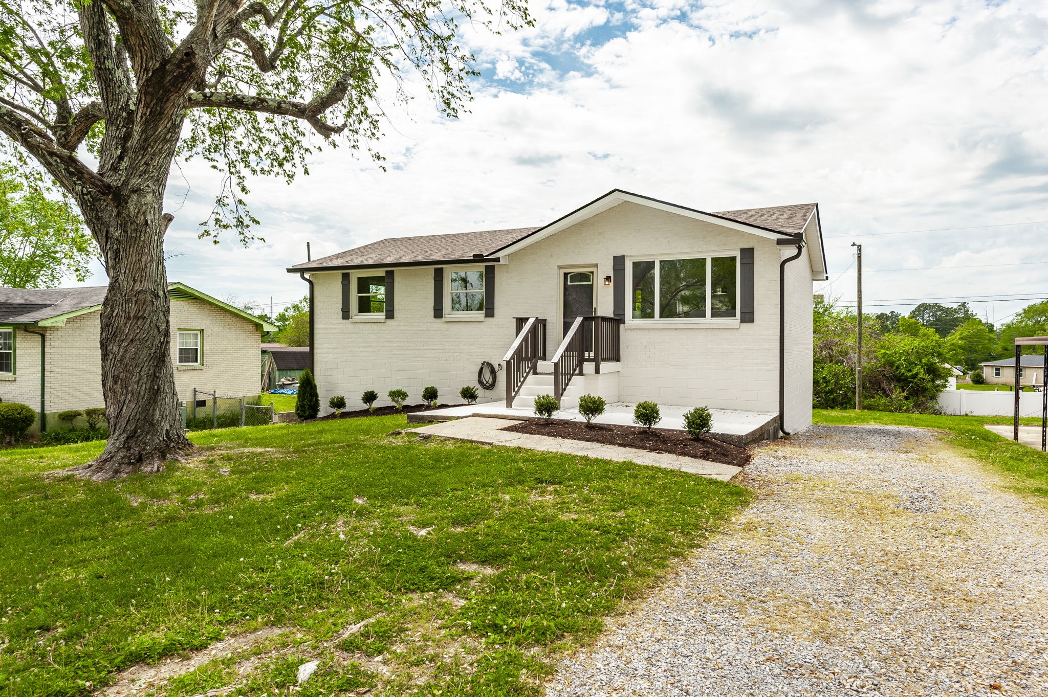 709 Perry Drive Springfield, TN 37172 - Photo 2 of 37