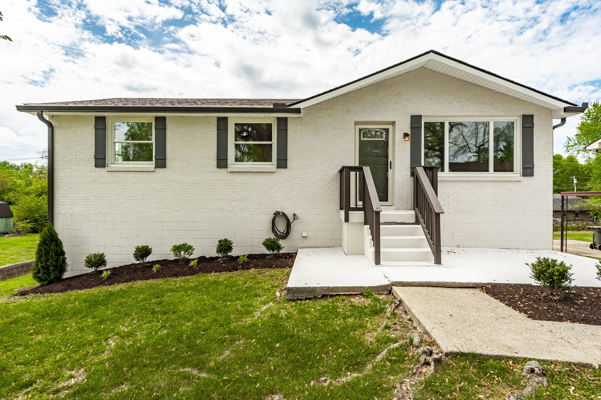 709 Perry Drive Springfield, TN 37172 - Photo 2 of 37