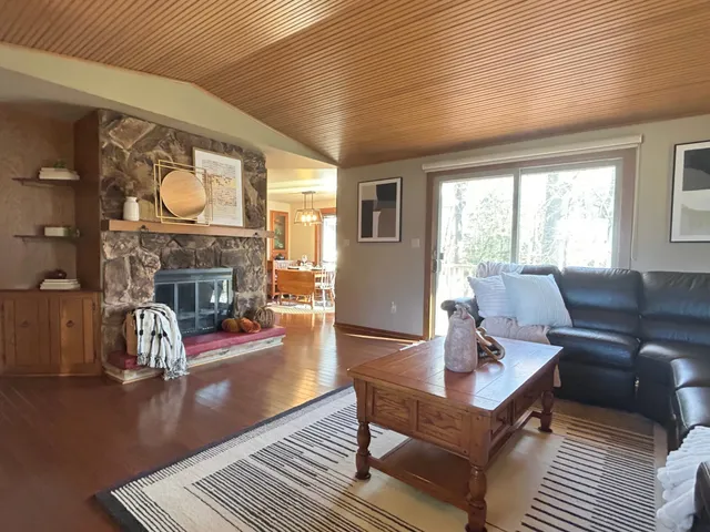 $380,000 | 1553 Rustic Ridge Court, Green Bay, WI 54311