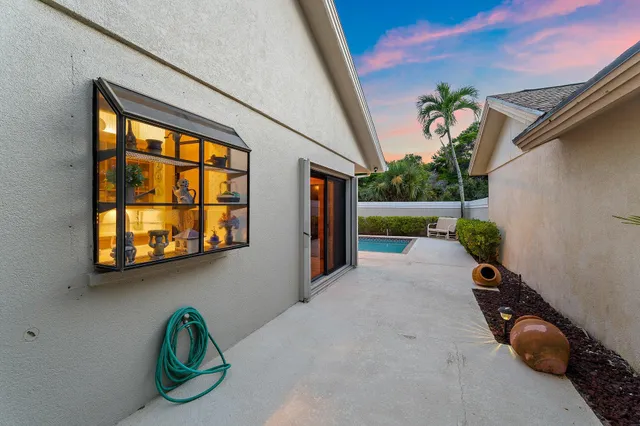 $999,000 | 104 Sand Pine Drive, Jupiter, FL 33477