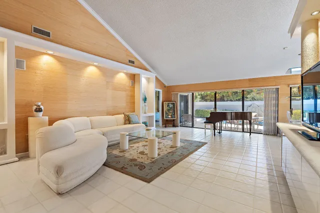 $999,000 | 104 Sand Pine Drive, Jupiter, FL 33477