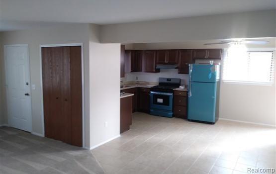 2165 Rochester Road Troy, MI 48083 - Photo 4 of 17