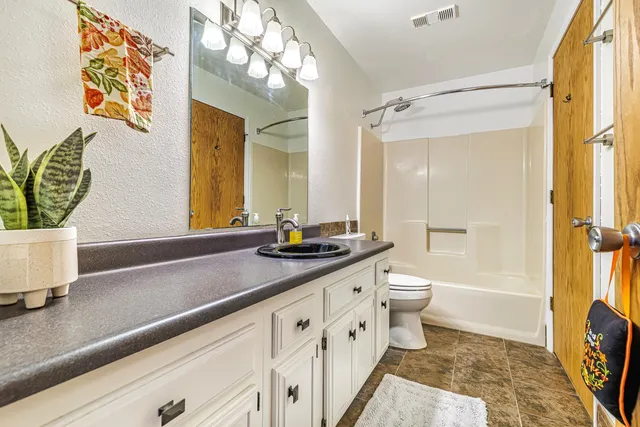 $237,900 | 3380 East Avenue South, La Crosse, WI 54601