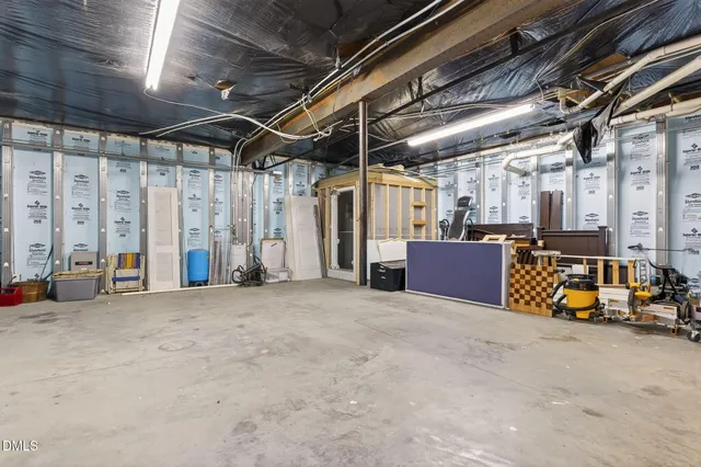 a view of a livingroom with furniture and a ceiling fan
