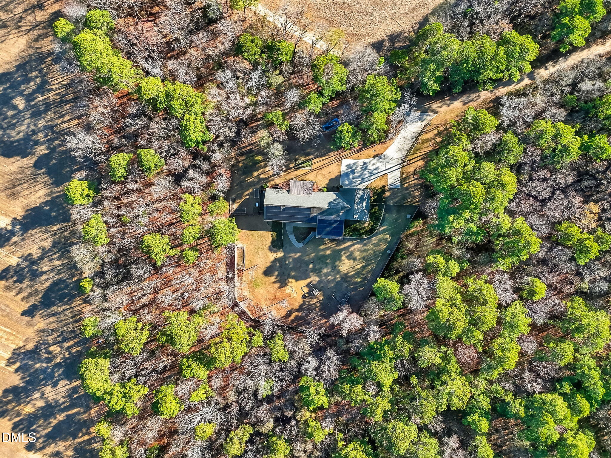 626 Bailey Road Coats, NC 27521 - Photo 6 of 51 Year-round beauty