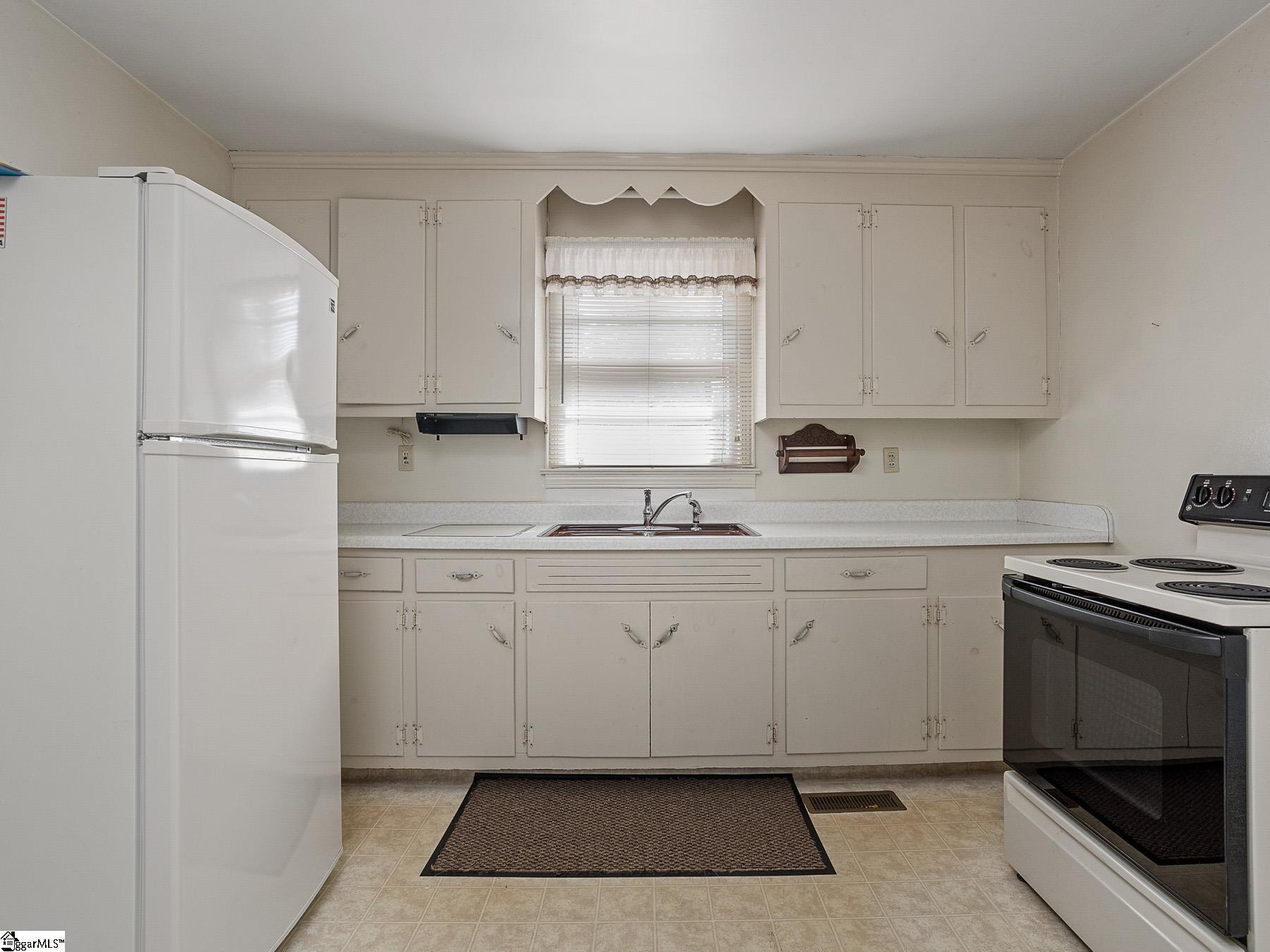 3400 Edwards Road Taylors, SC 29687 - Photo 11 of 30 Gallery Image 11