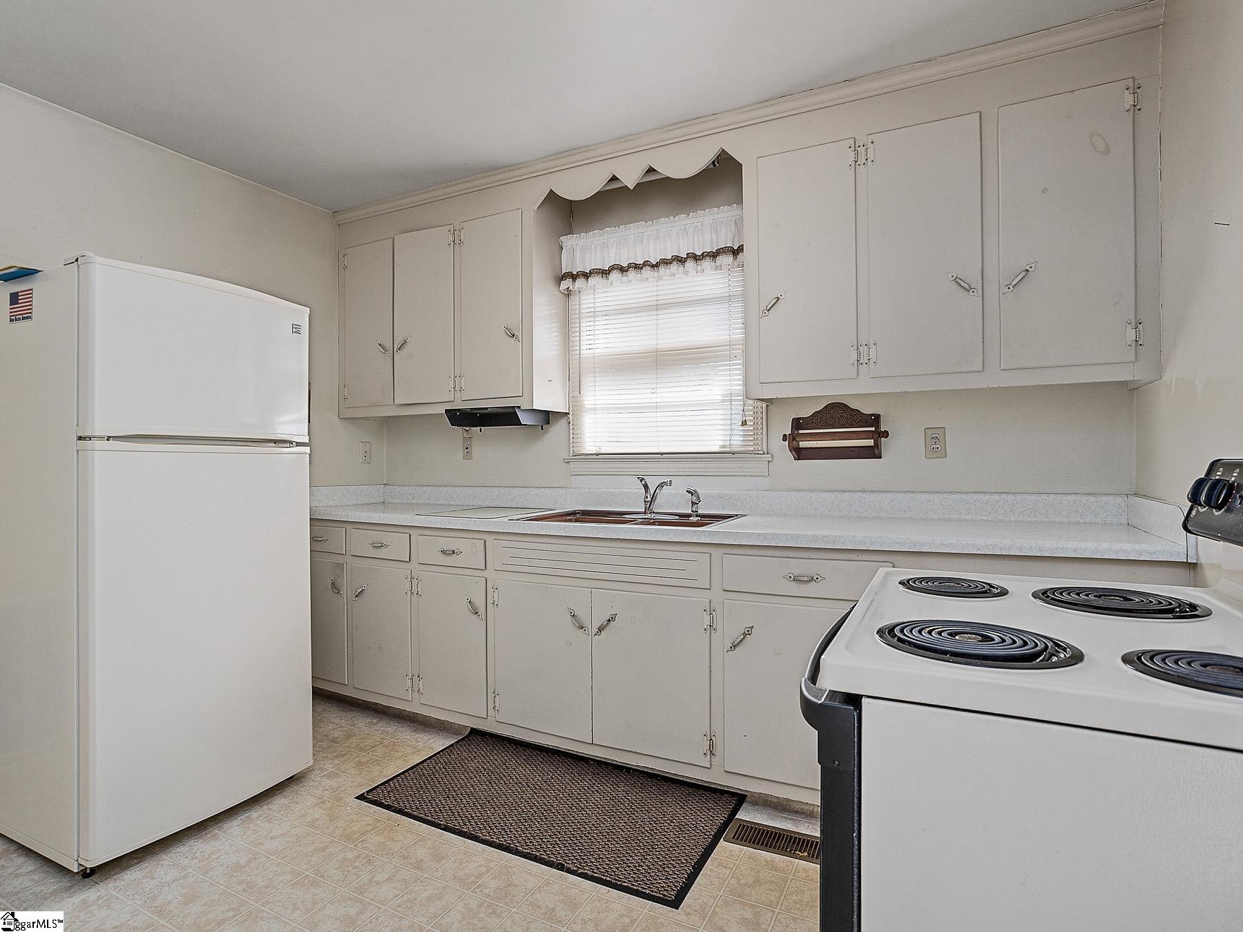 3400 Edwards Road Taylors, SC 29687 - Photo 10 of 30 Gallery Image 10