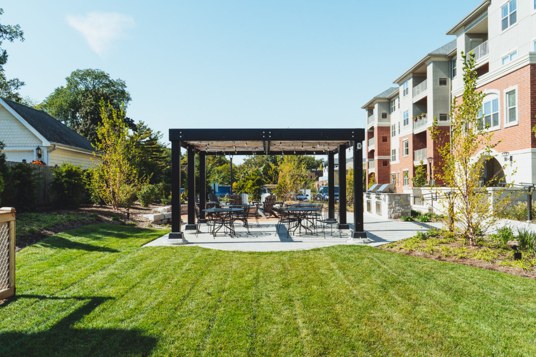 437 Duane Street, Unit 108 Glen Ellyn, IL 60137 - Photo 10 of 11 a view of a chairs and table in backyard of the house