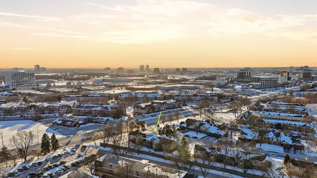 $229,900 | 4980 Kimball Hill Drive, Unit C2, Rolling Meadows, IL 60008