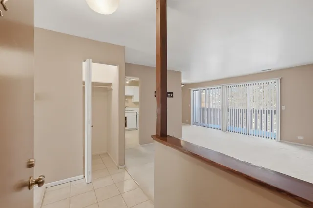 $229,900 | 4980 Kimball Hill Drive, Unit C2, Rolling Meadows, IL 60008