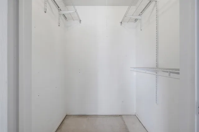 $229,900 | 4980 Kimball Hill Drive, Unit C2, Rolling Meadows, IL 60008