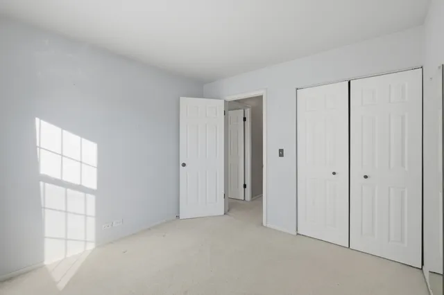 $229,900 | 4980 Kimball Hill Drive, Unit C2, Rolling Meadows, IL 60008