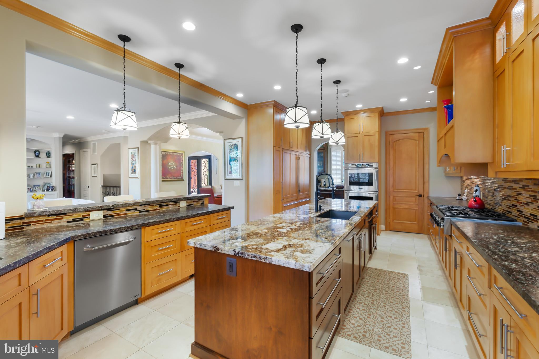 11724 Gainsborough Road Potomac, MD 20854 - Photo 11 of 78