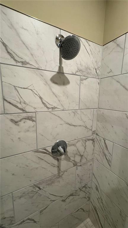 600 Tiller Way Acworth, GA 30102 - Photo 12 of 23 a bathroom with a shower