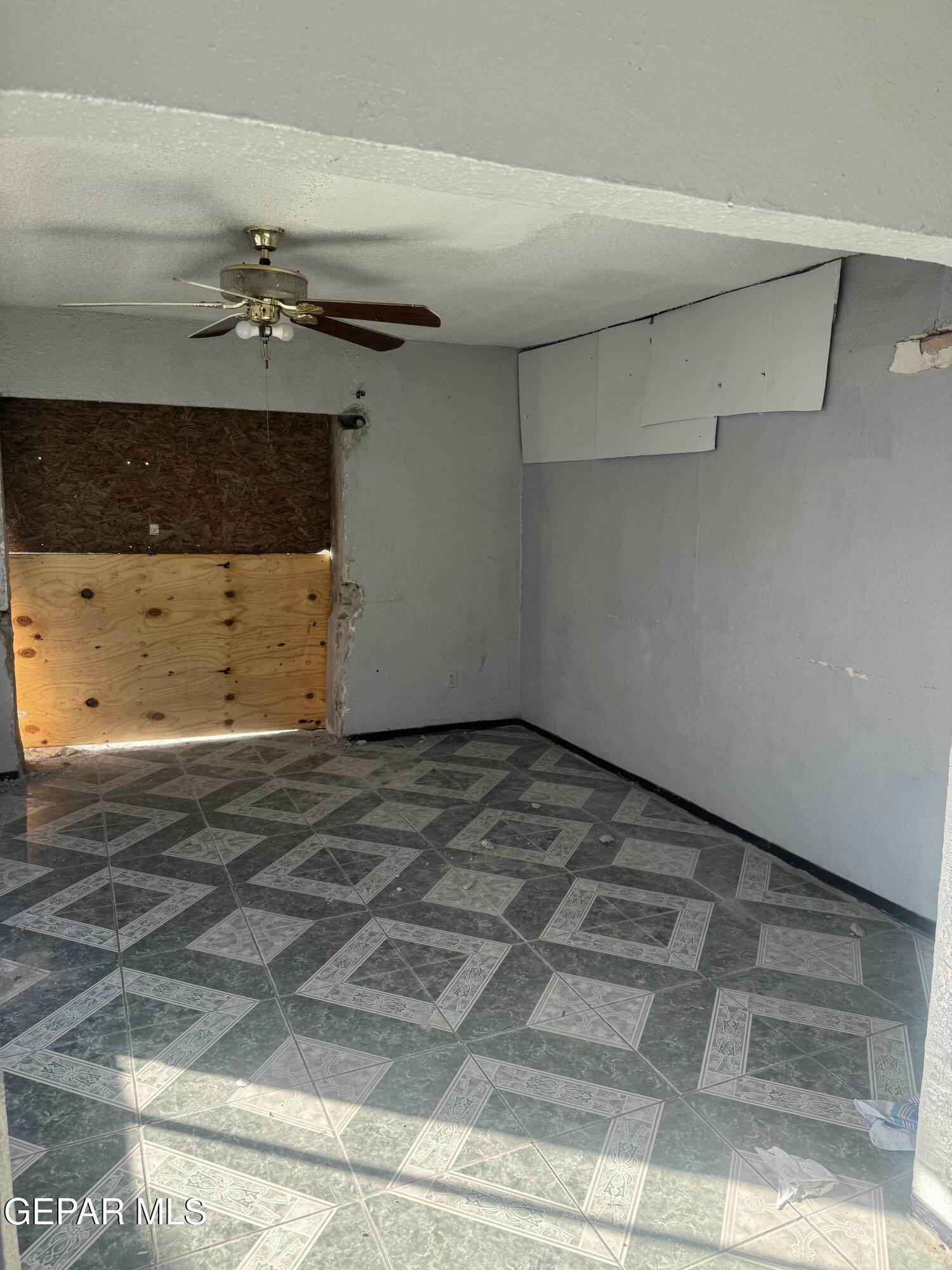 632 Southside Road El Paso, TX 79907 - Photo 5 of 11 a view of a garage