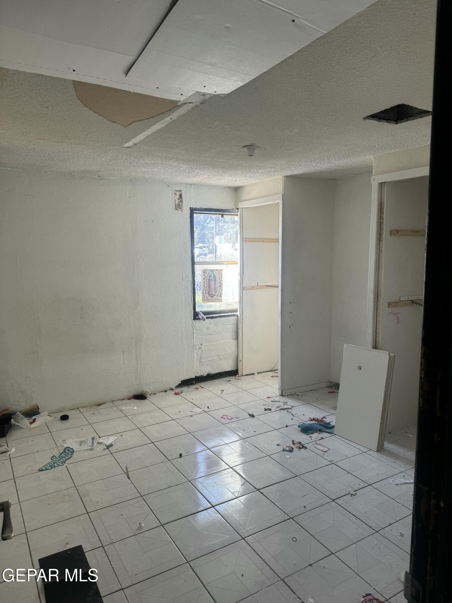 632 Southside Road El Paso, TX 79907 - Photo 6 of 11 a view of an empty room and window
