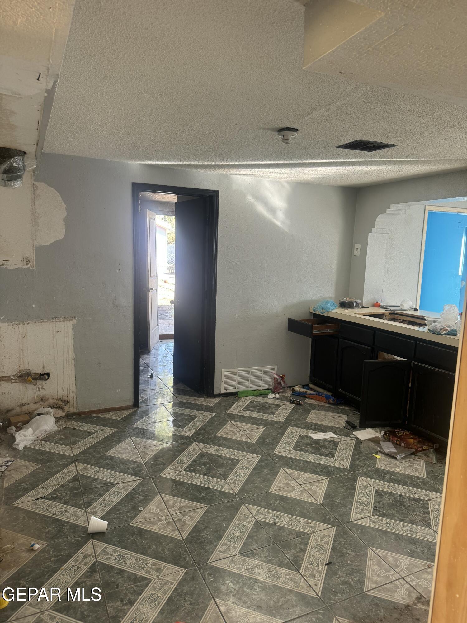 632 Southside Road El Paso, TX 79907 - Photo 10 of 11 a bedroom with a bed and a dresser