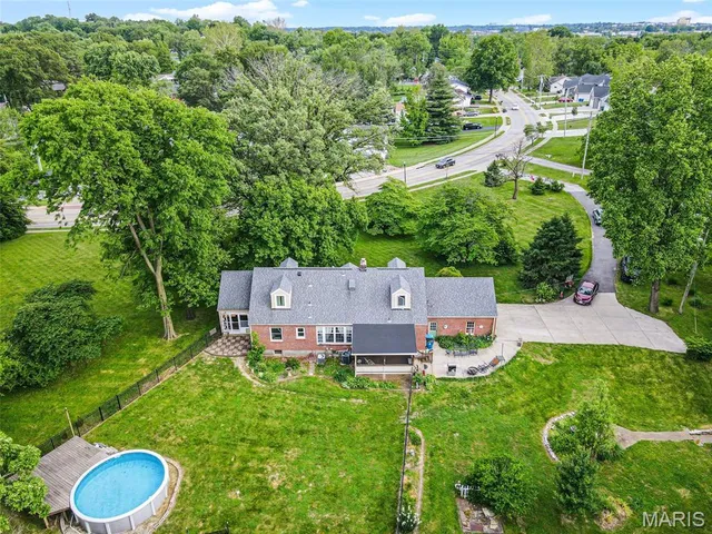 $990,000 | 2801 Eldon Avenue, Maryland Heights, MO 63043