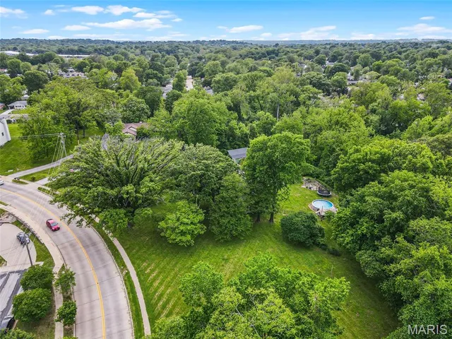 $990,000 | 2801 Eldon Avenue, Maryland Heights, MO 63043