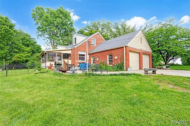 $990,000 | 2801 Eldon Avenue, Maryland Heights, MO 63043