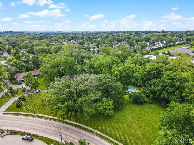 $990,000 | 2801 Eldon Avenue, Maryland Heights, MO 63043