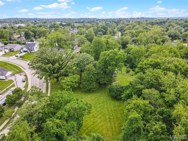 $990,000 | 2801 Eldon Avenue, Maryland Heights, MO 63043