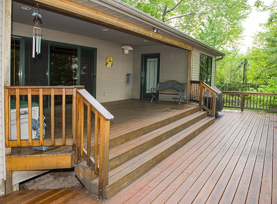 2992 Neahtawanta Road Traverse City, MI 49686 - Photo 16 of 42 1909878-15.JPG