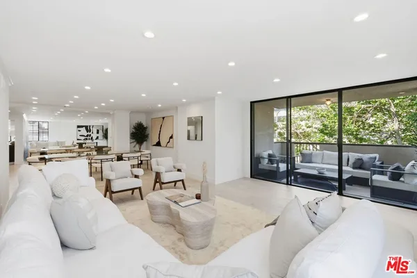 $1,299,000 | 150 North Almont Drive, Unit 301, Beverly Hills, CA 90211