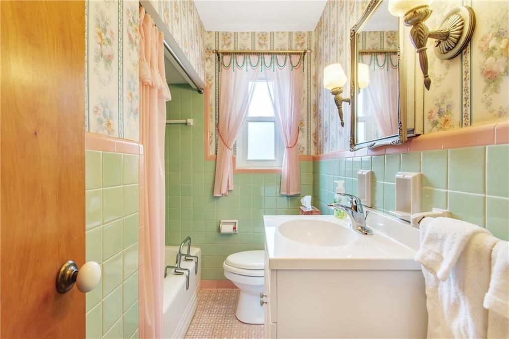 1710 Roosevelt Road Pittsburgh, PA 15237 - Photo 12 of 20 2nd main floor full bath