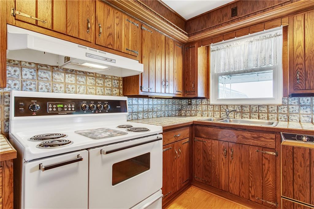 1710 Roosevelt Road Pittsburgh, PA 15237 - Photo 3 of 20 Gallery Image 3