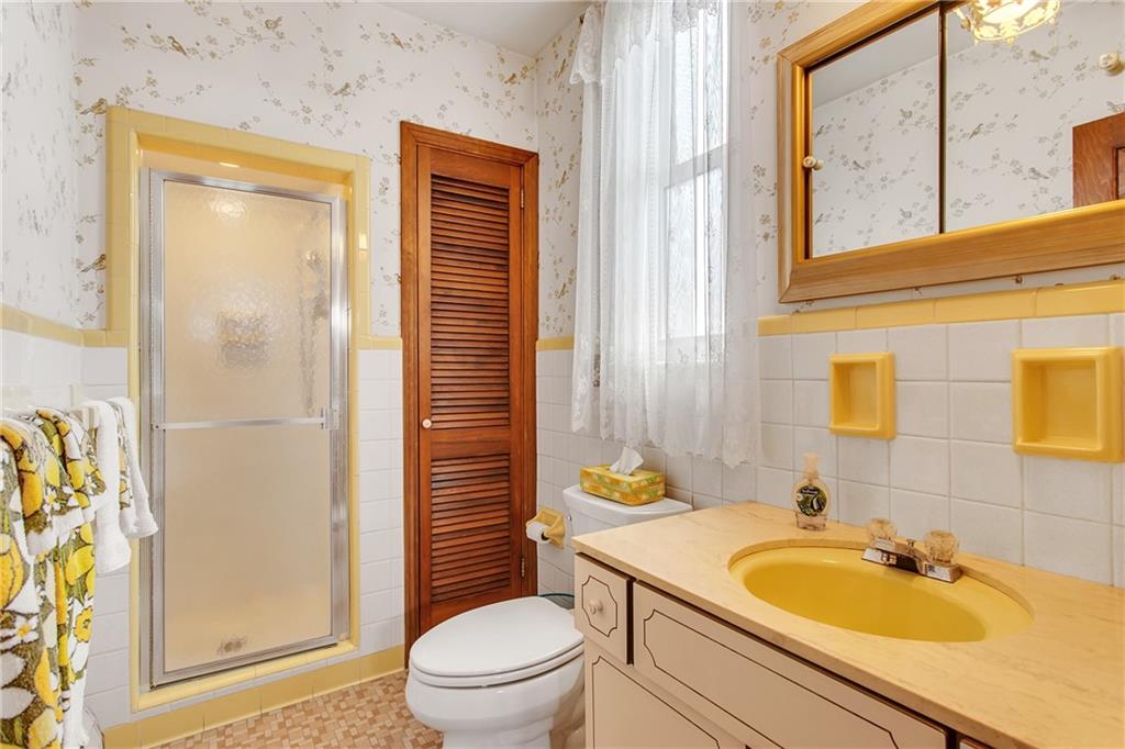 1710 Roosevelt Road Pittsburgh, PA 15237 - Photo 10 of 20 Main floor full bath- new toilet and traps