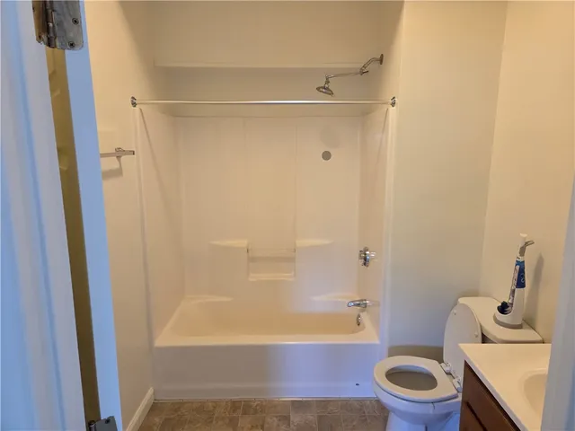 $1,850 | 567 South County Trail, Unit 321, Exeter, RI 02822