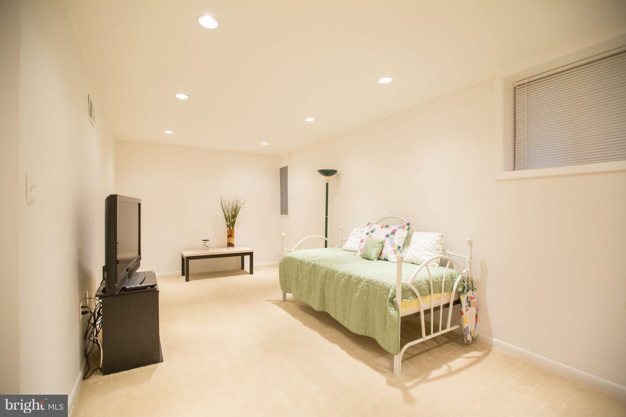 2226 Lofty Heights Place Reston, VA 20191 - Photo 14 of 25 a living room with furniture