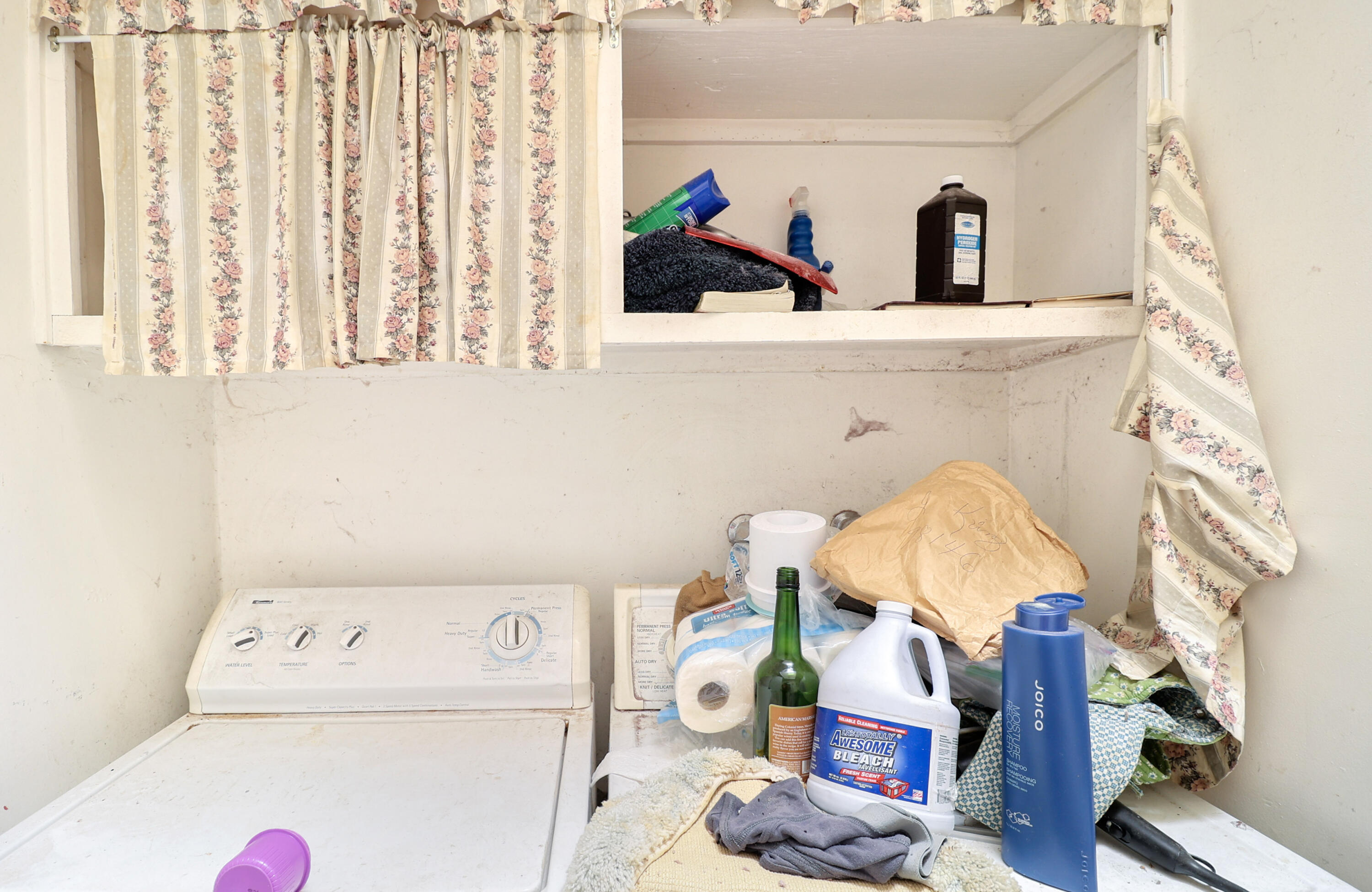 21217 Falling Oaks Road Redding, CA 96003 - Photo 13 of 24 a utility room with dryer and washer