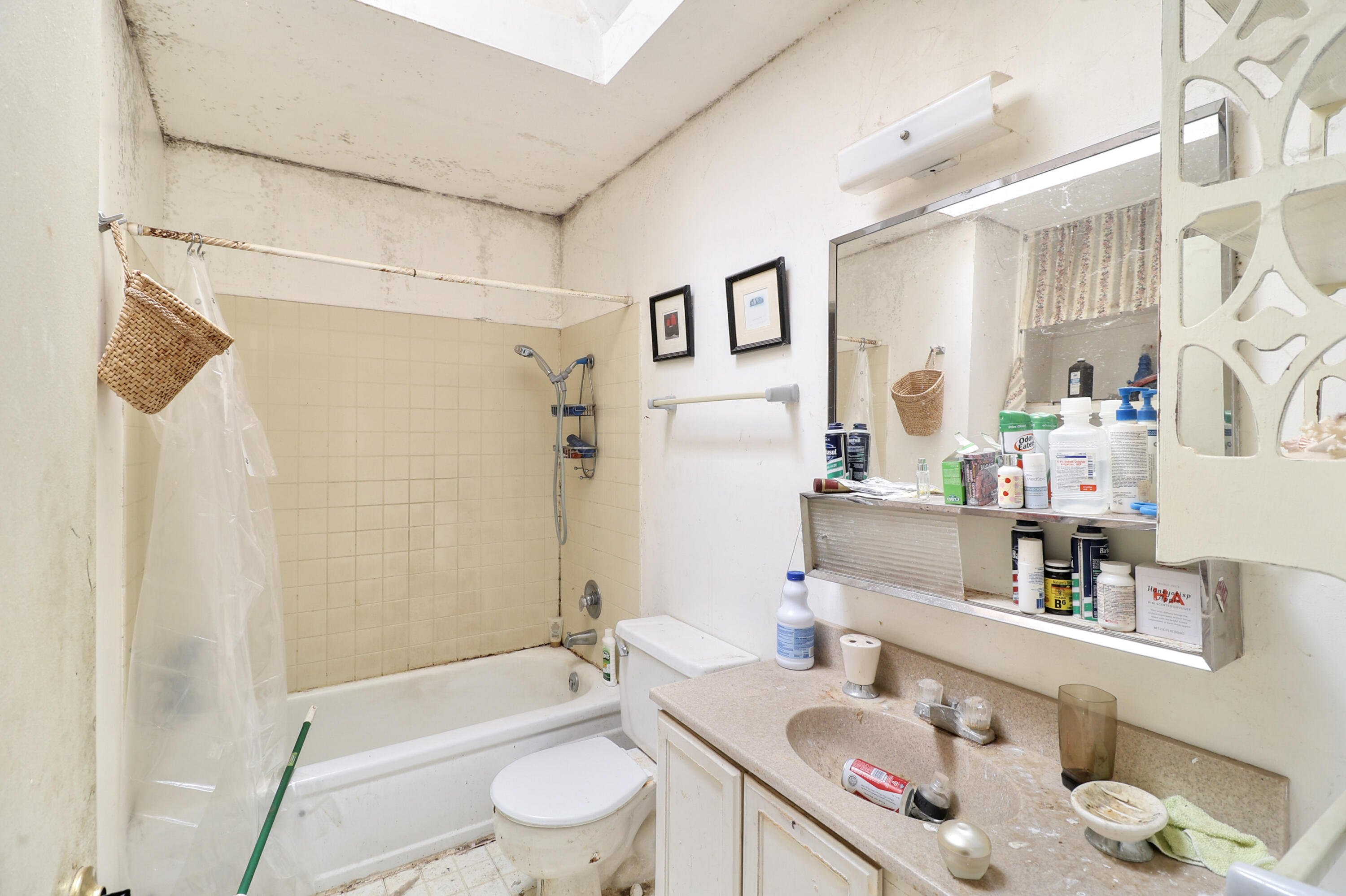 21217 Falling Oaks Road Redding, CA 96003 - Photo 14 of 24 a bathroom with a sink toilet tub and shower