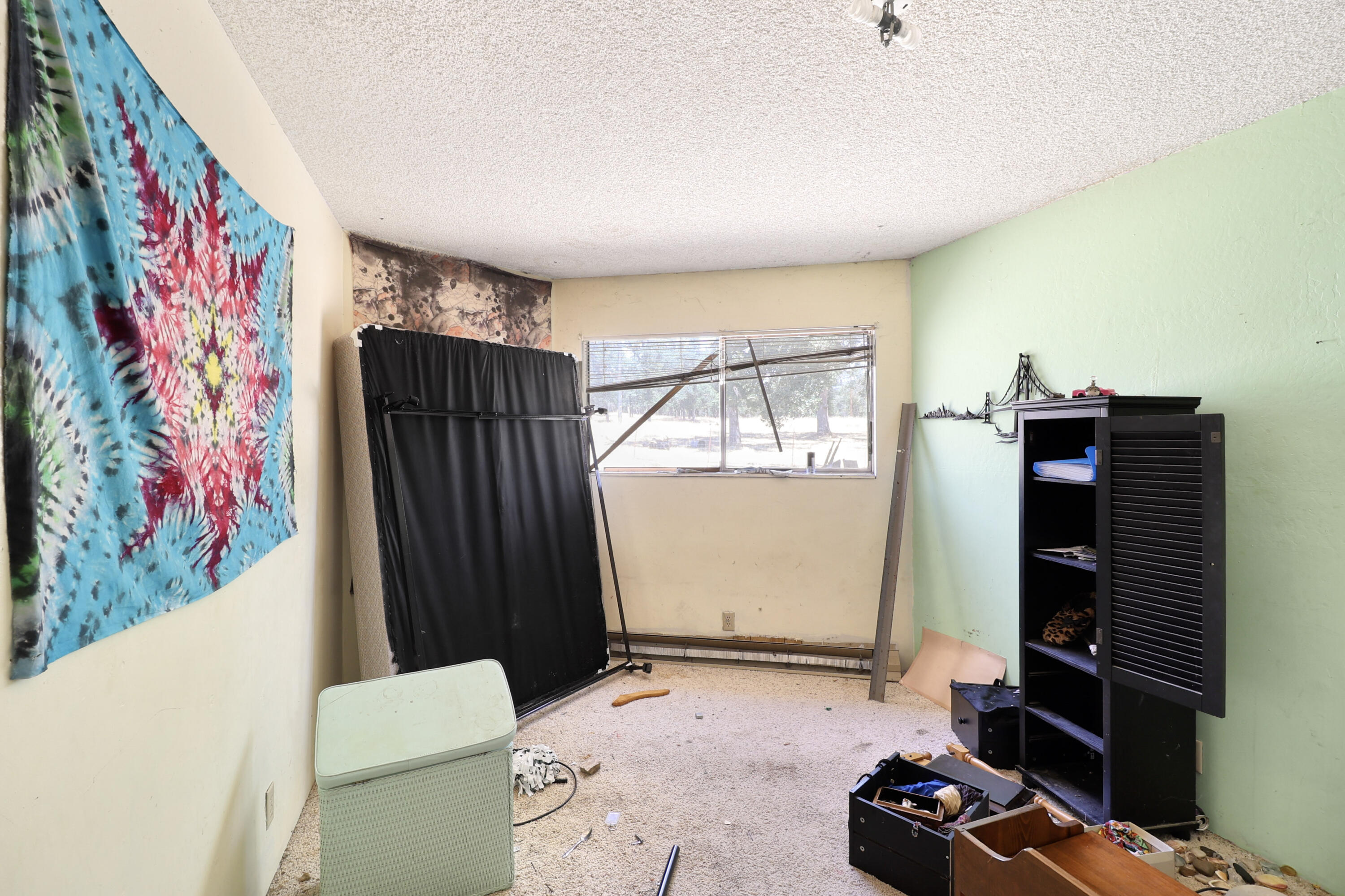 21217 Falling Oaks Road Redding, CA 96003 - Photo 16 of 24 a room with furniture and a window