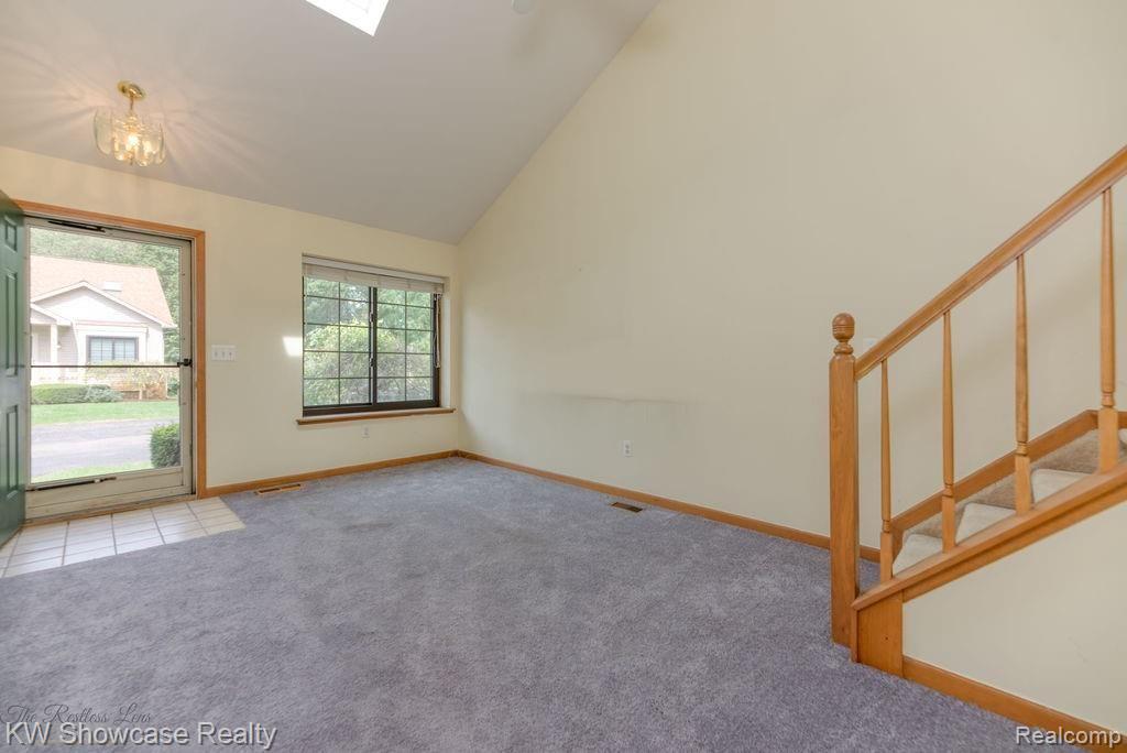 2575 South Commerce Road Wolverine Lake, MI 48390 - Photo 4 of 26
