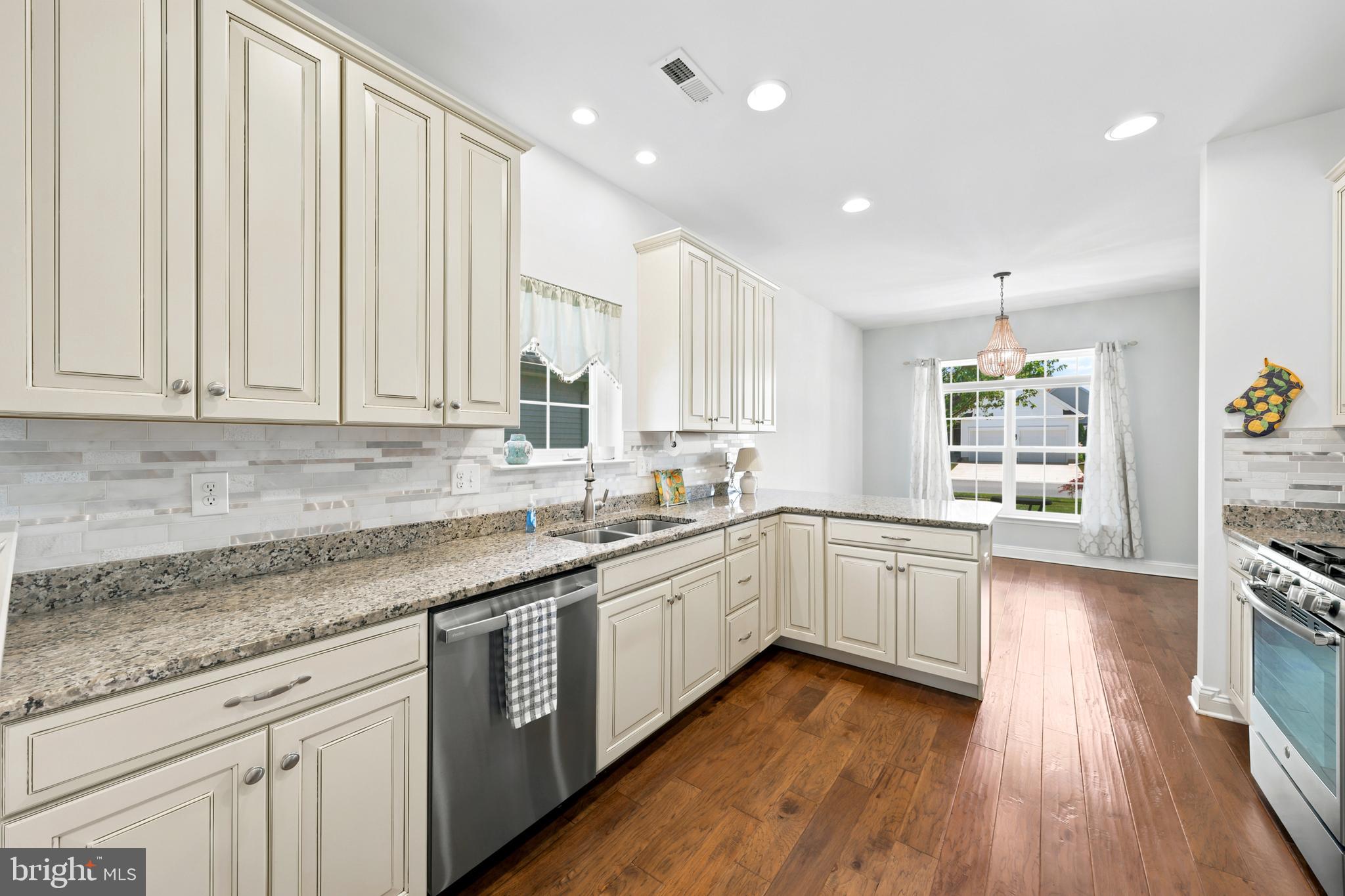 118 Field Loop Glassboro, NJ 08028 - Photo 6 of 34 Updated Kitchen
