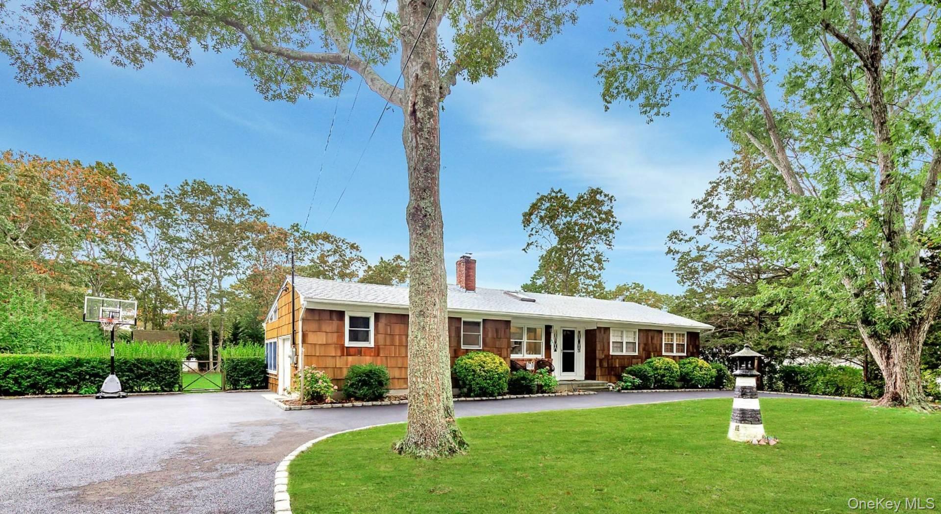45 Sherwood Road Hampton Bays, NY 11946 - Photo 2 of 33
