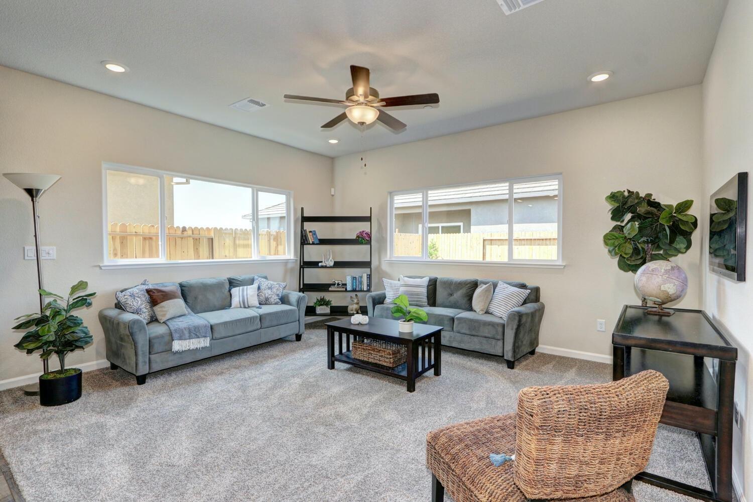 1071 Hogan Road Galt, CA 95632 - Photo 8 of 17 *Living Area
